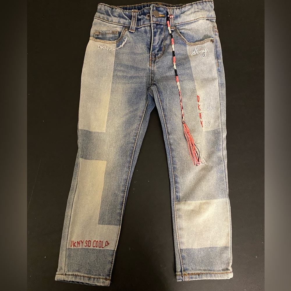 DKNY faded light blue jeans, graphic writing on front/ back of pants. Size:5
